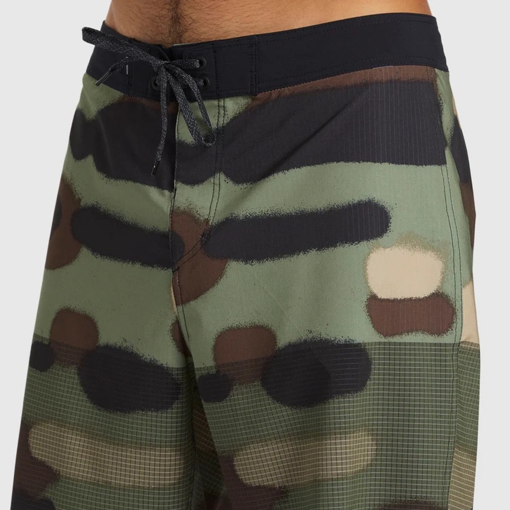 Quicksilver Trunks - 38 - Picture 5 of 9